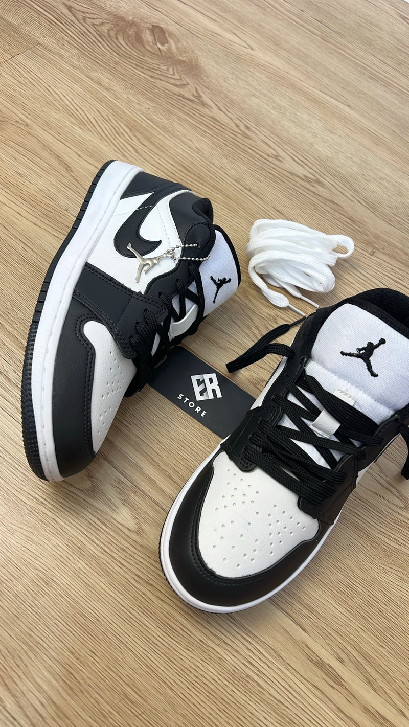 Zapatilla Nike Unisex - Air Jordan 1 Low -Negro/Blanco
