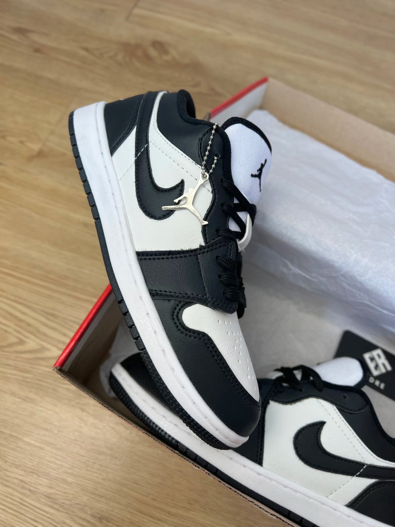 Zapatilla Nike Unisex - Air Jordan 1 Low -Negro/Blanco
